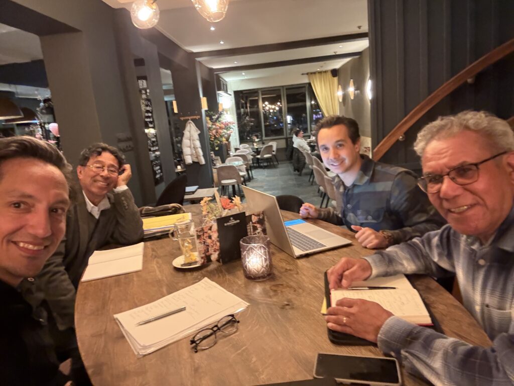 maandelijkse dinsdagavond meeting